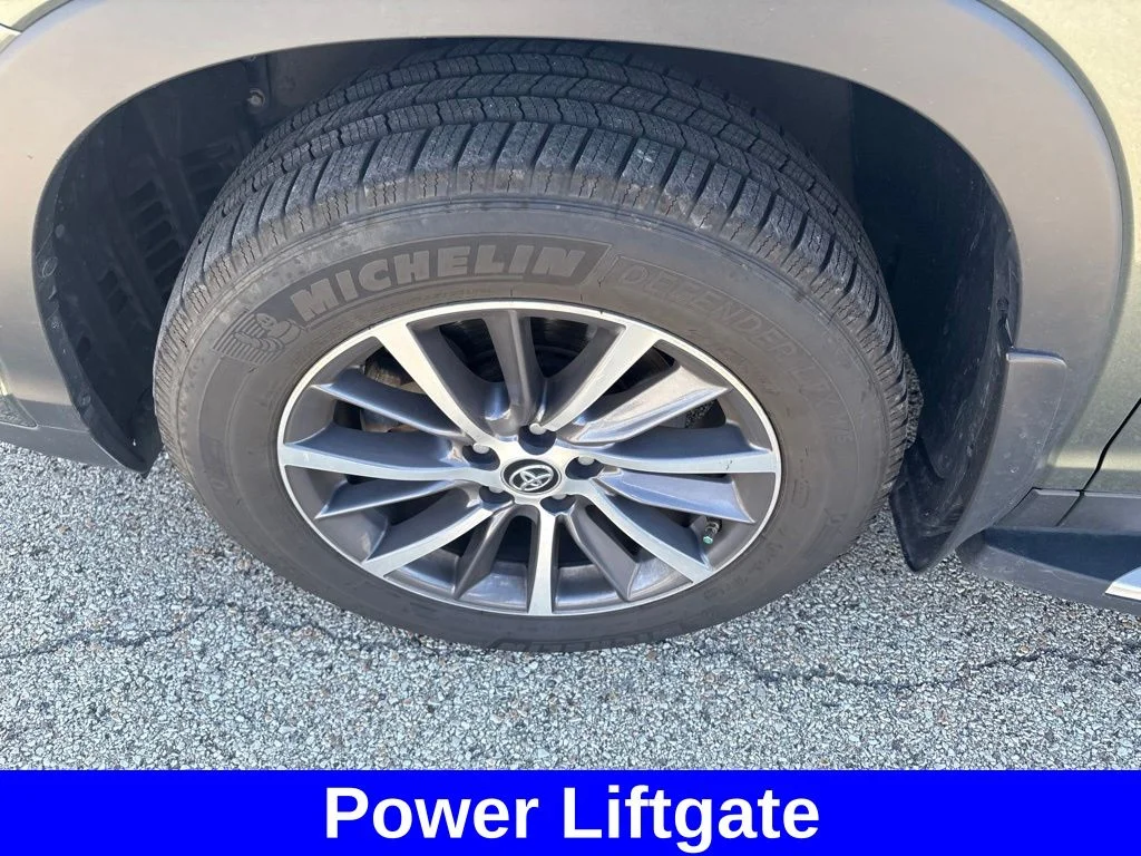 Used 2019 Green Toyota XLE image 13