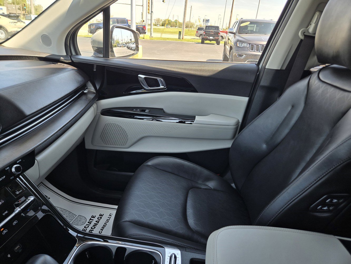 Used 2022 Ceramic Silver Kia SX image 14