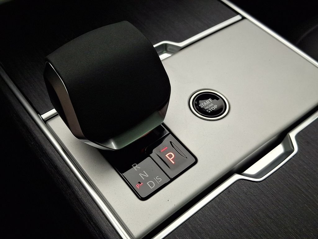 New 2026 Carpathian Grey Land Rover SE image 12