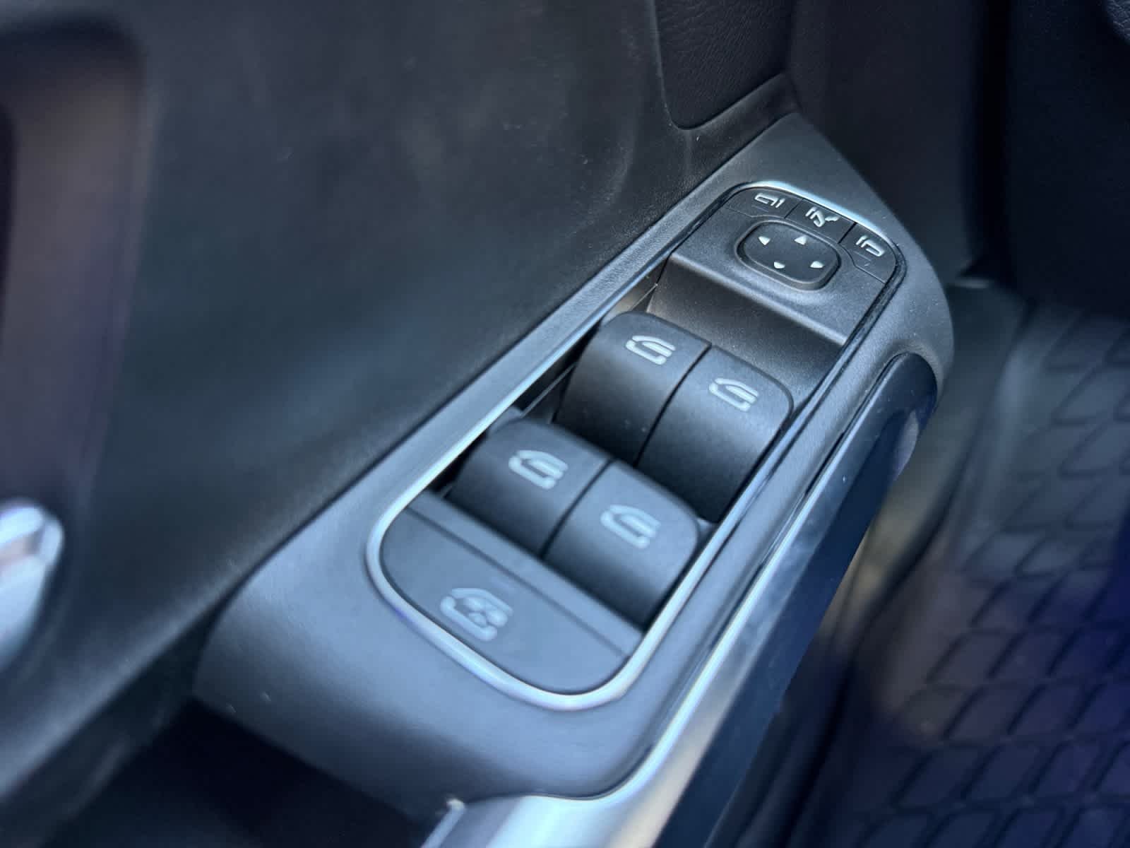 New 2026 Polar White Mercedes-Benz GLB 250 image 27
