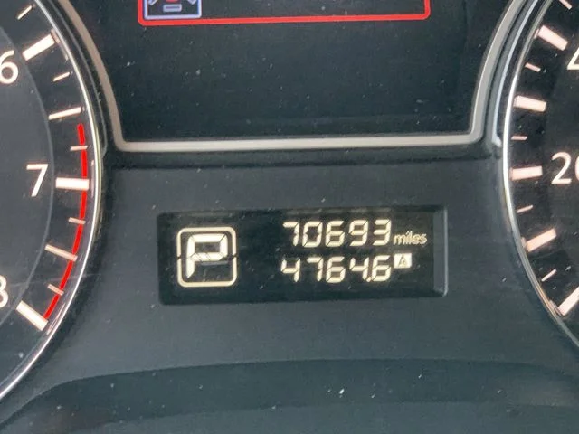 Used 2015 White Nissan S image 29