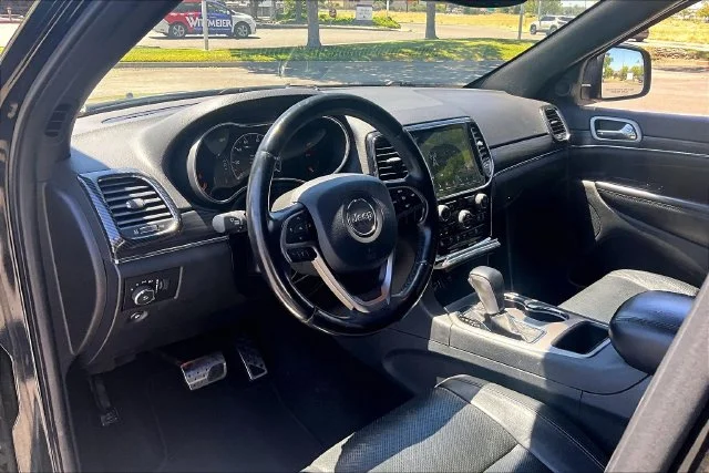 Used 2019 Diamond Black Jeep Limited image 14