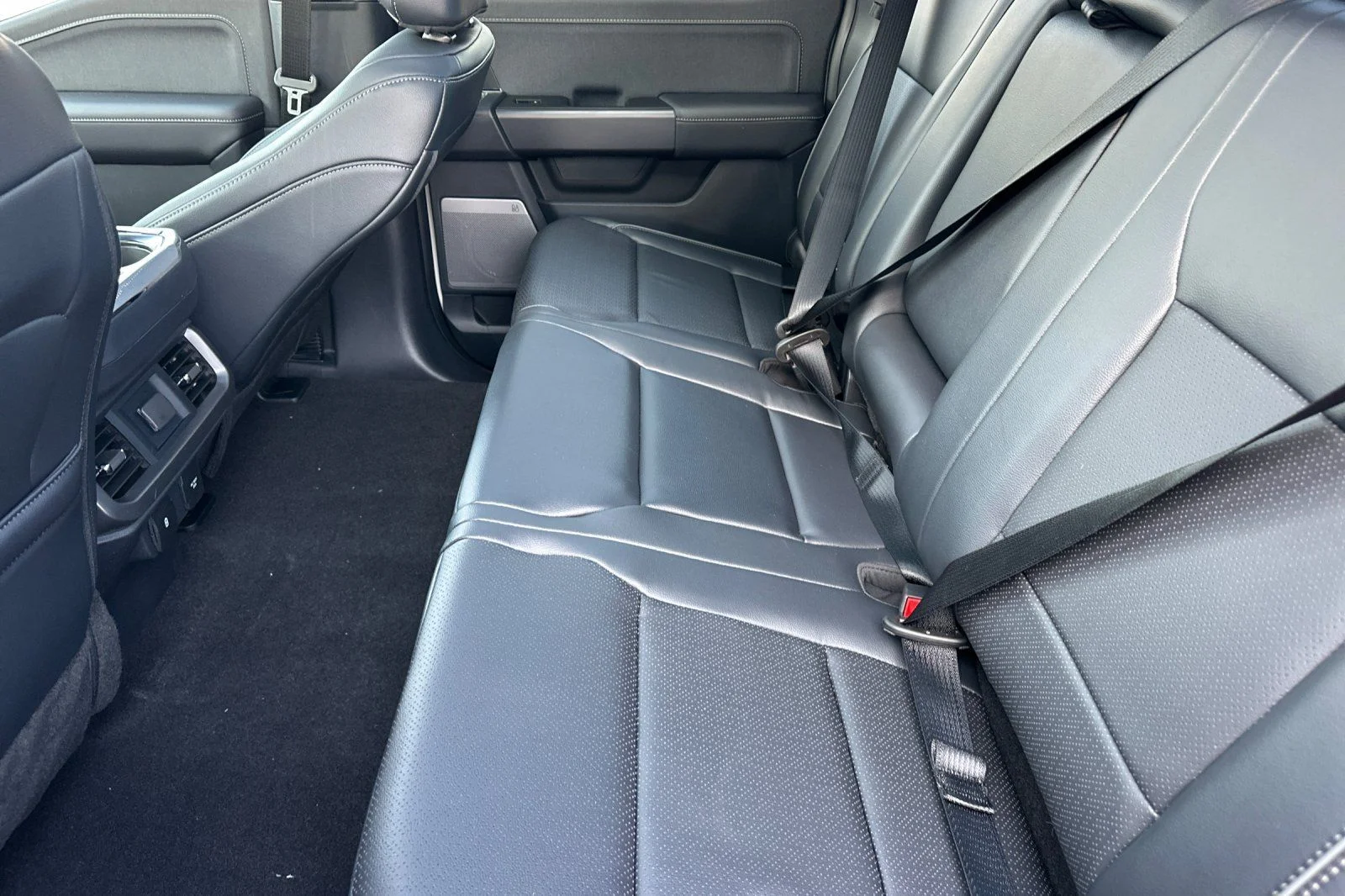 New 2026 Star White Metallic Tri-Coat Ford Lariat® image 8