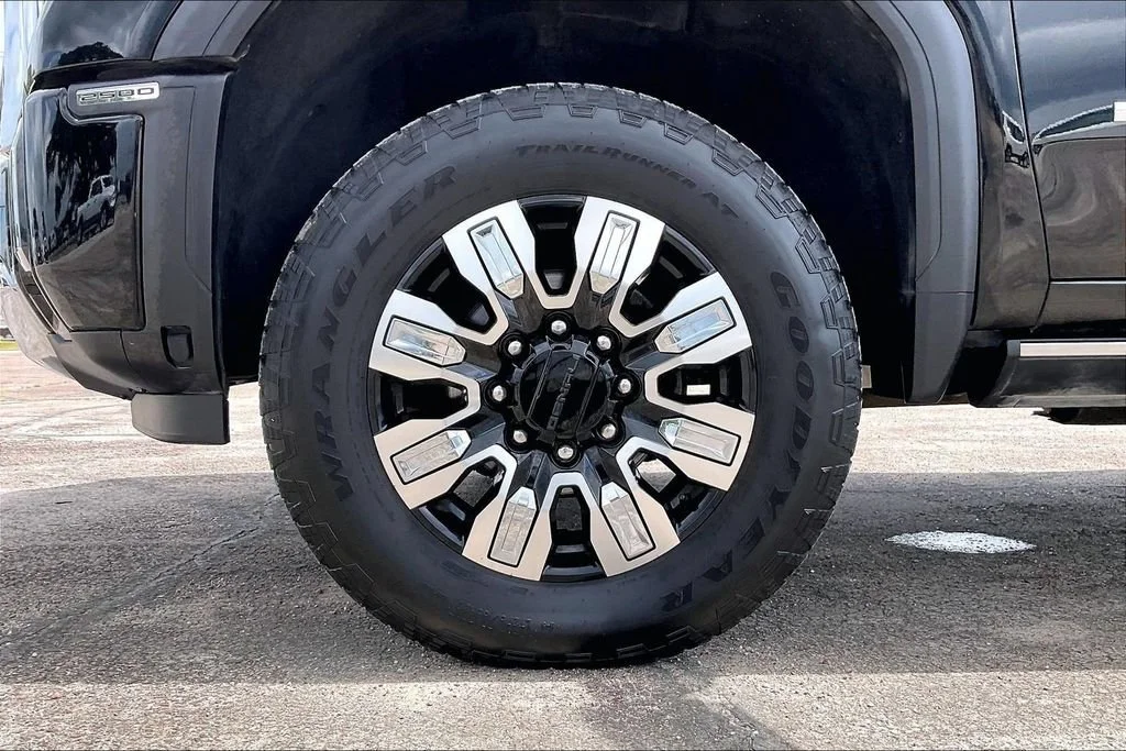 Used 2024 Onyx Black GMC Denali image 35