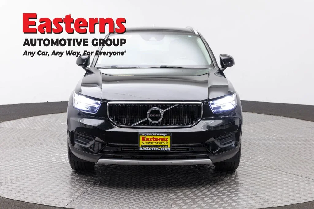 Used 2019 Black Volvo Momentum image 2