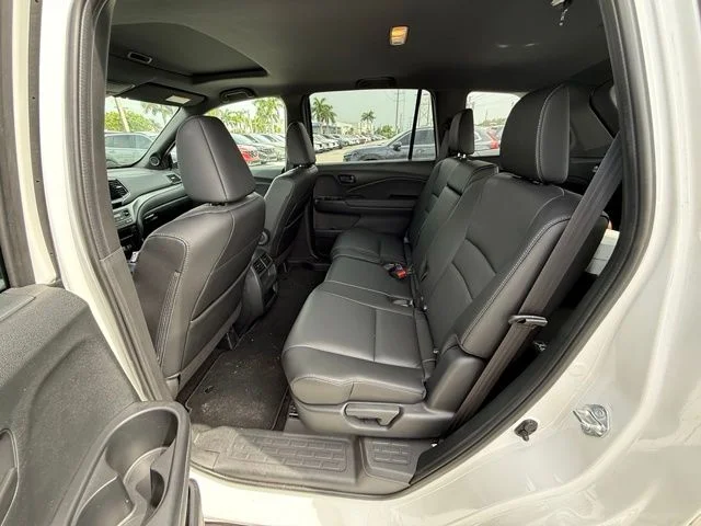Used 2023 White Honda EX-L image 17
