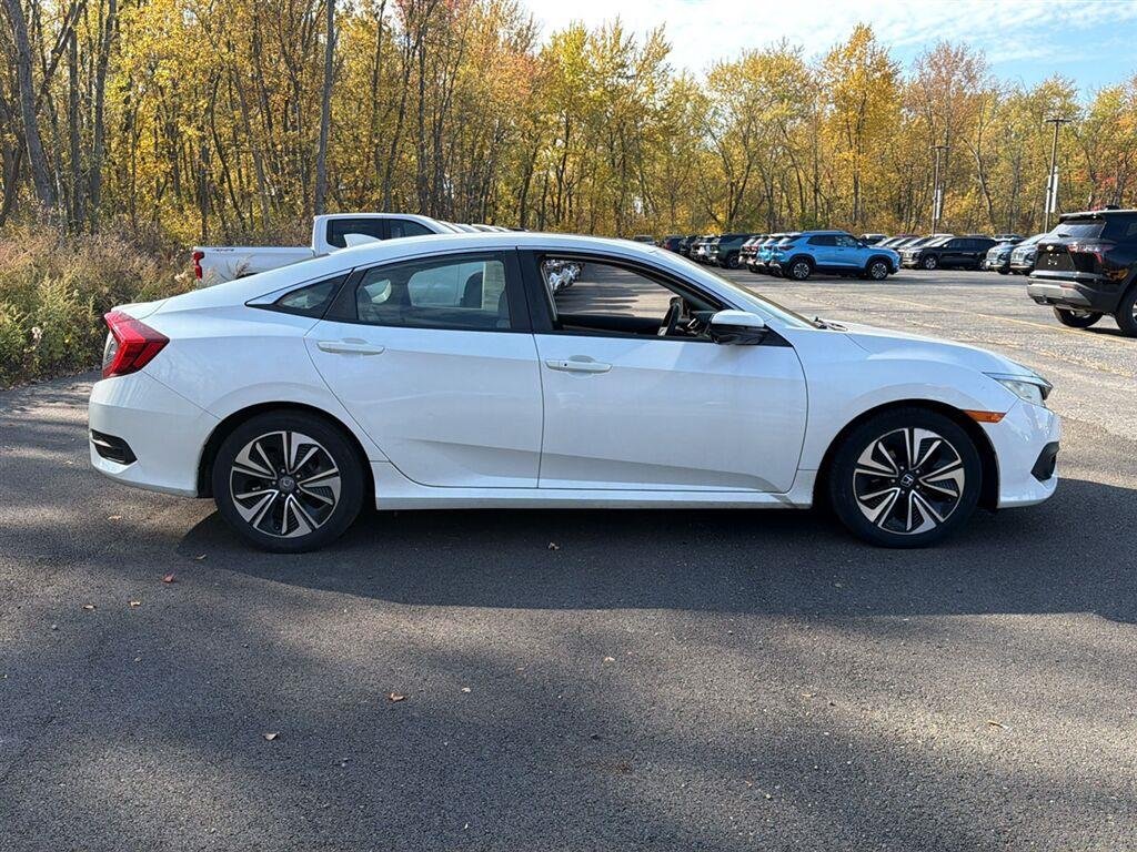 Used 2016 Wh Honda  image 7