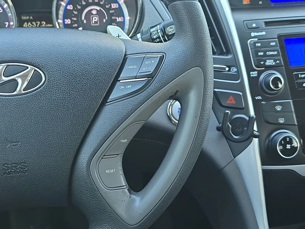 Used 2011 Silver Hyundai SE image 20