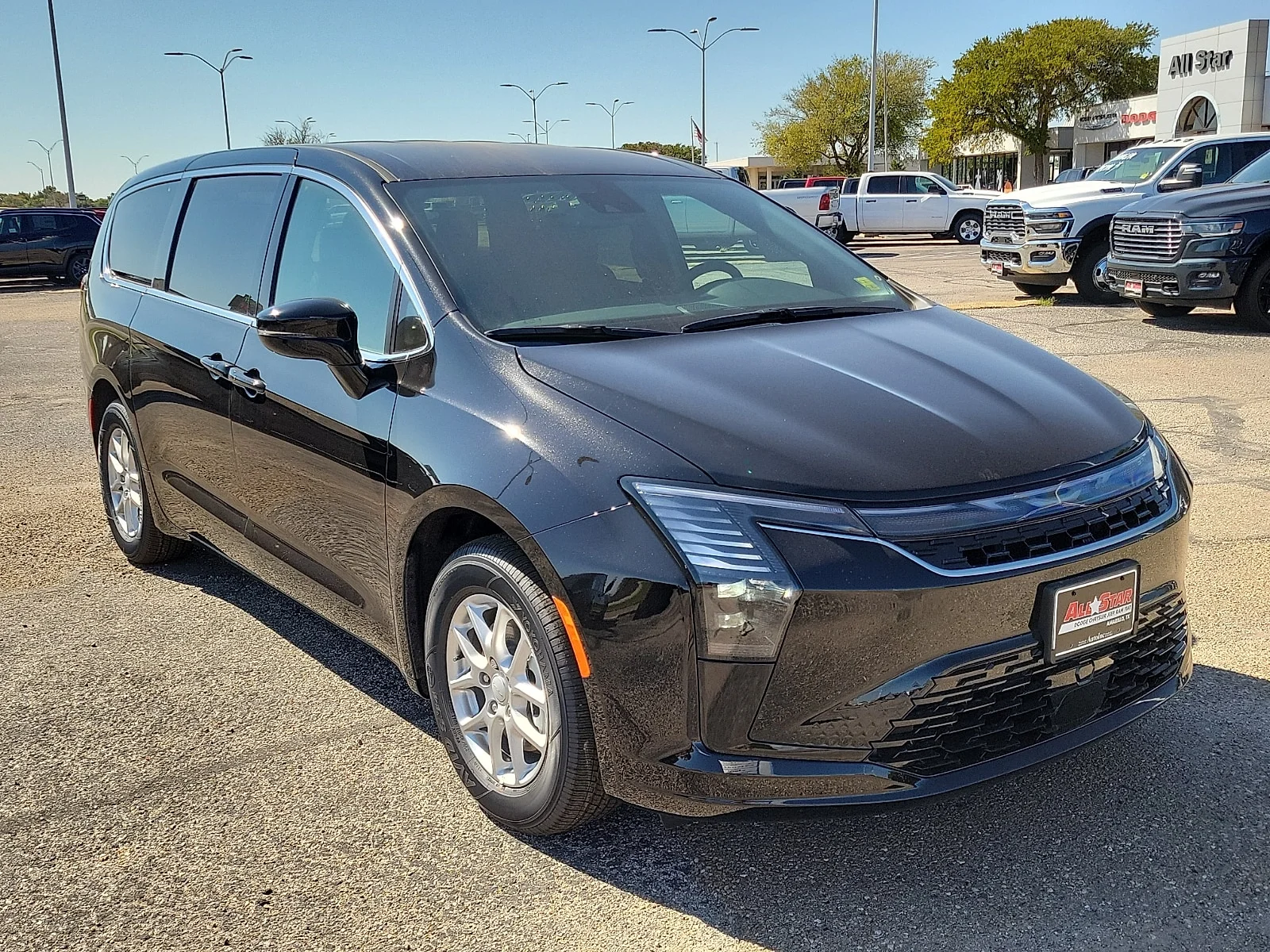New 2027 Diamond Black Crystal Pearlcoat Chrysler SELECT image 6