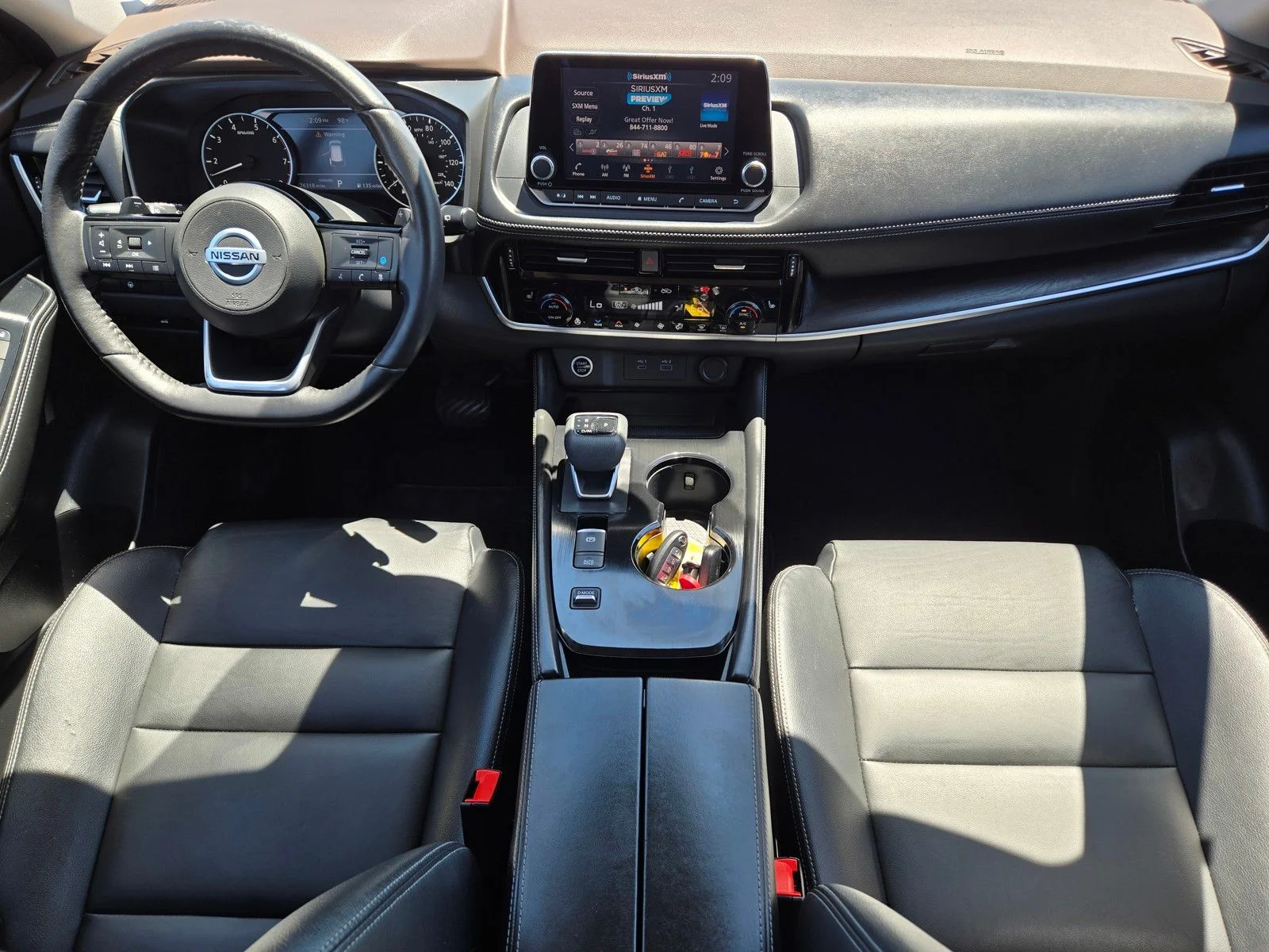 Used 2021 Pearl White Tricoat/Super Black Nissan SL image 17