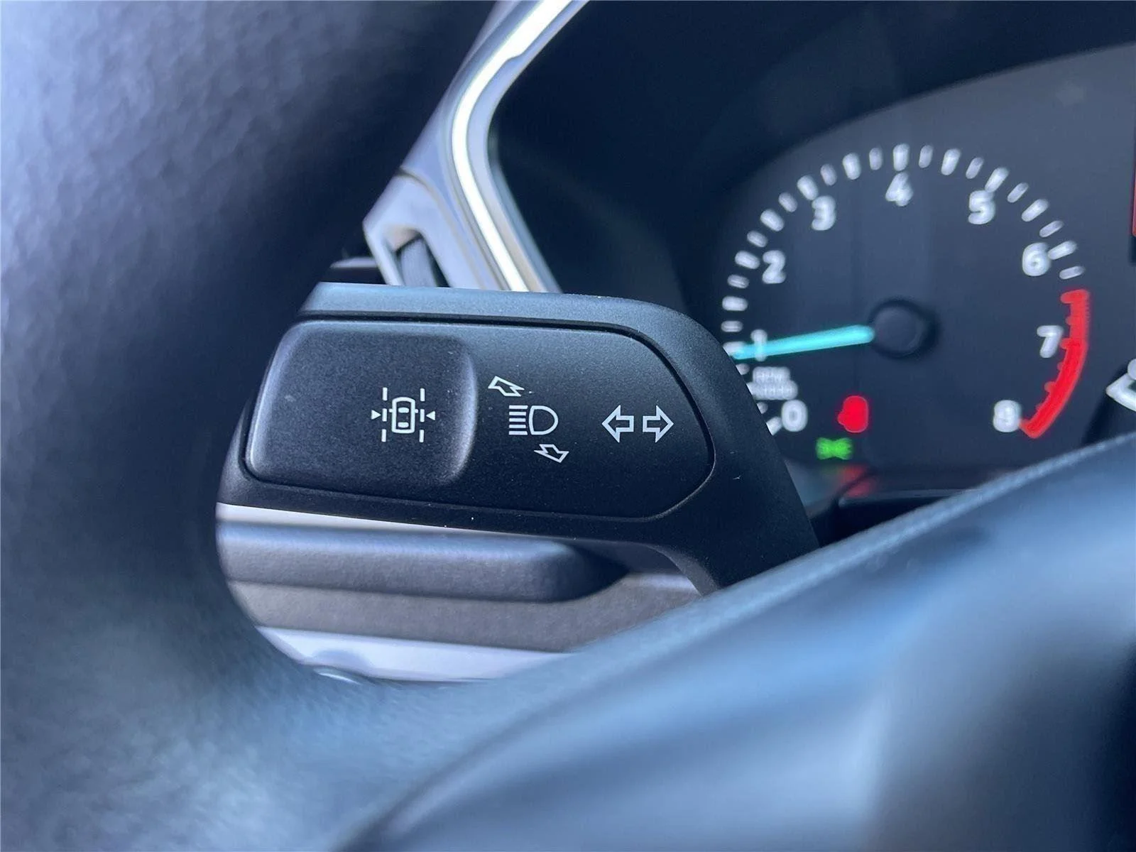 Used 2022 Gray Ford SE image 19