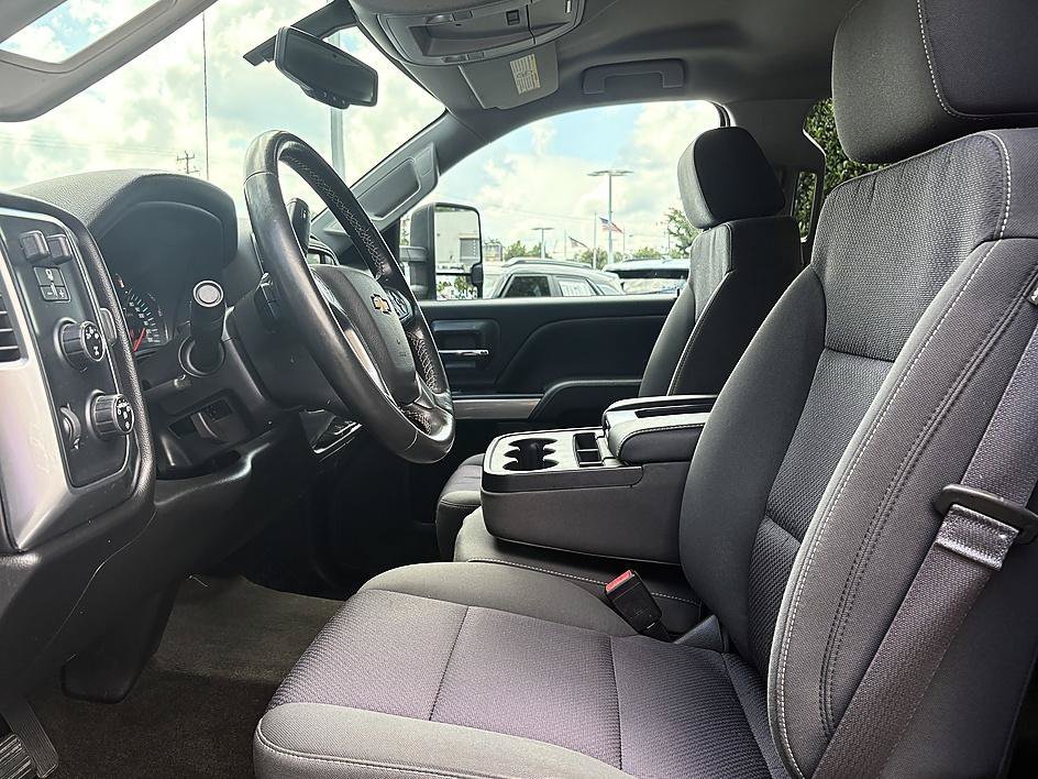 Used 2016 Silver Ice Metallic Chevrolet LT image 9