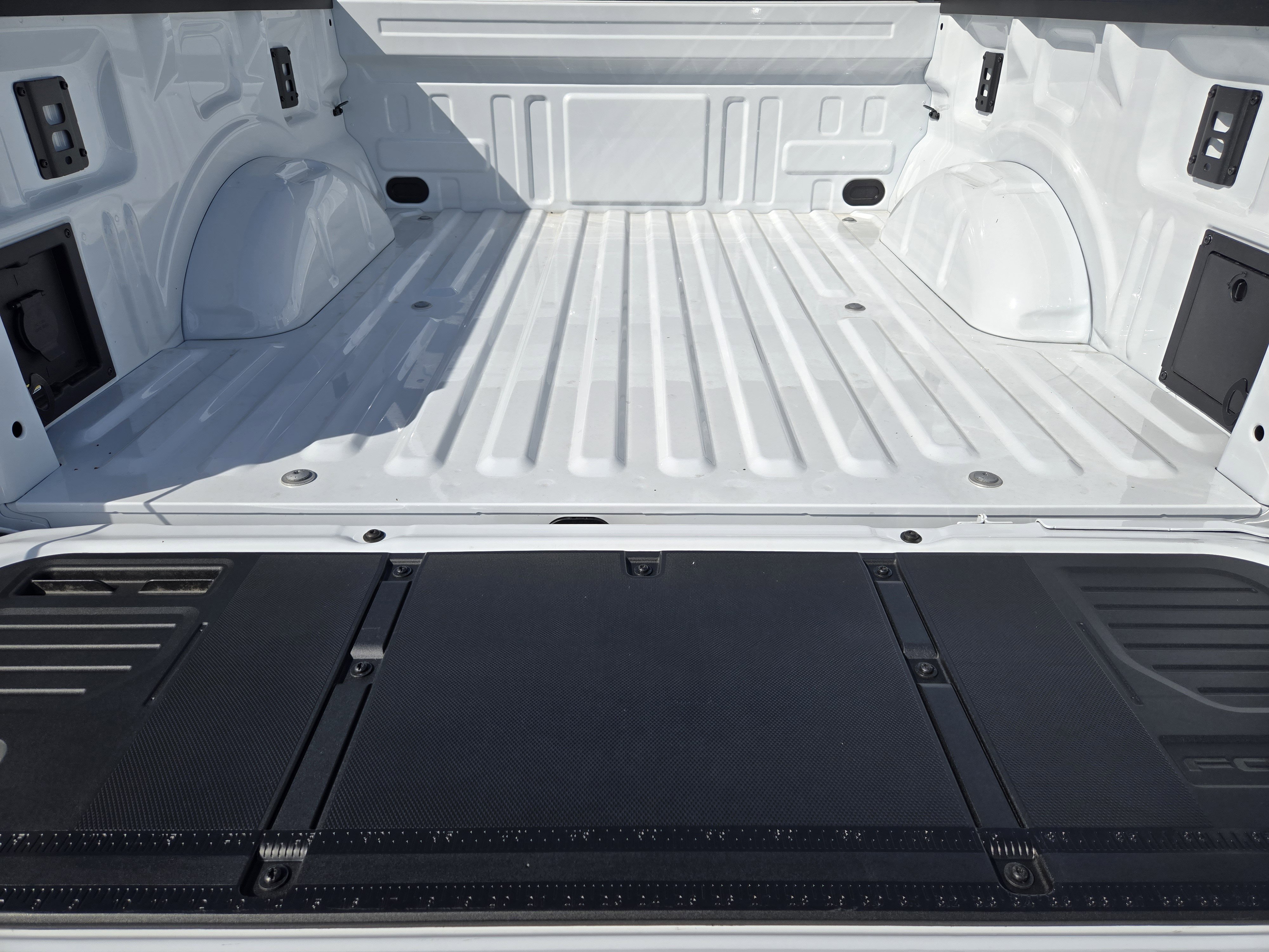 New 2026 Oxford White Ford XLT image 21