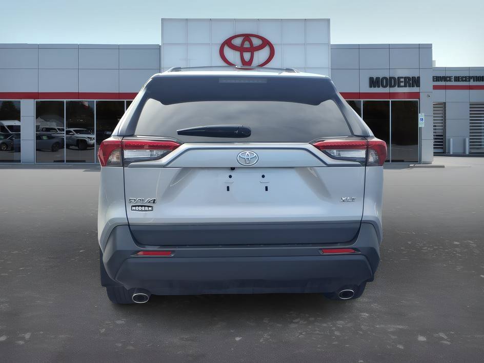 Used 2024 Silver Sky Metallic Toyota XLE Premium image 4
