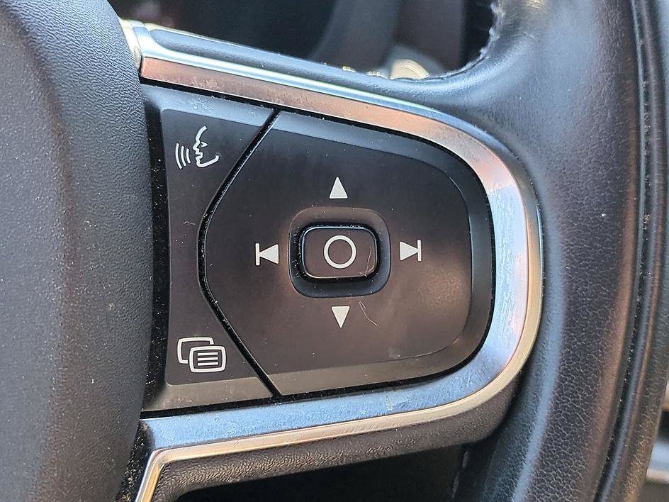 Used 2019 -SELECT- Volvo Momentum image 17