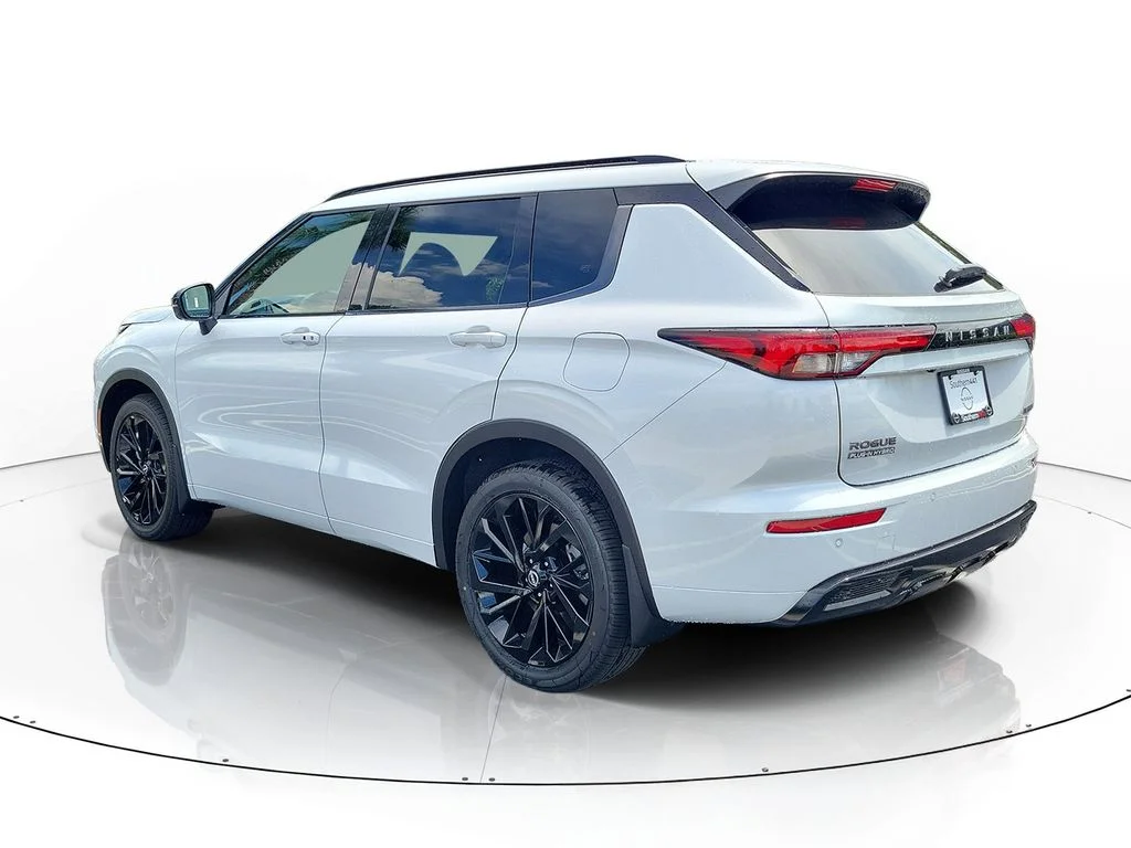 New 2026 White Nissan Platinum image 5