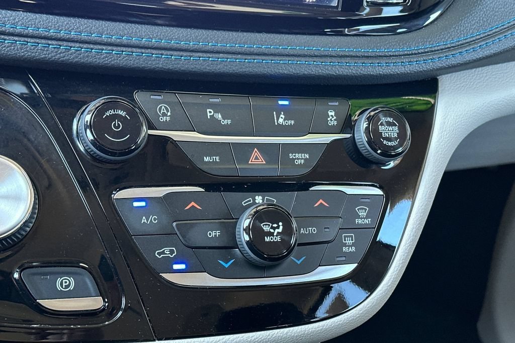 2021 Chrysler Pacifica Touring - Photo 21