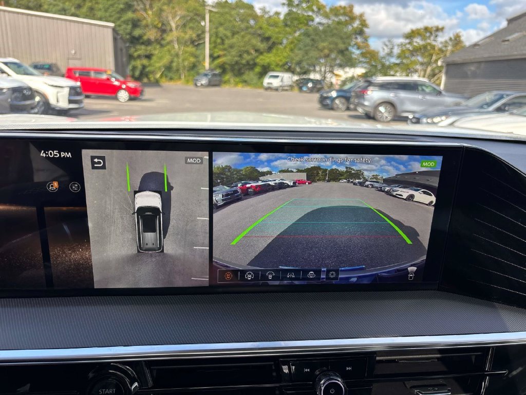New 2027 White INFINITI LUXE image 17