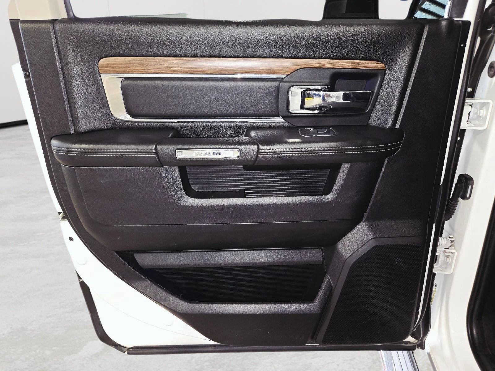 Used 2016 Bright White Clearcoat Ram Laramie image 39
