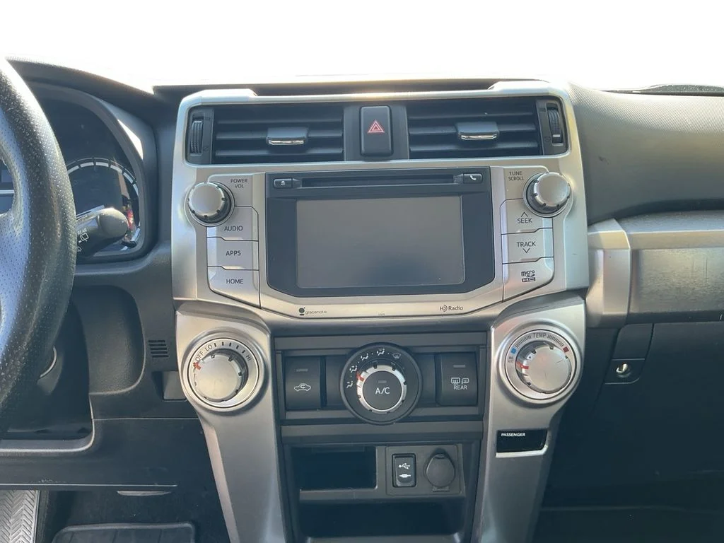 Used 2015 Silver Toyota SR5 image 12