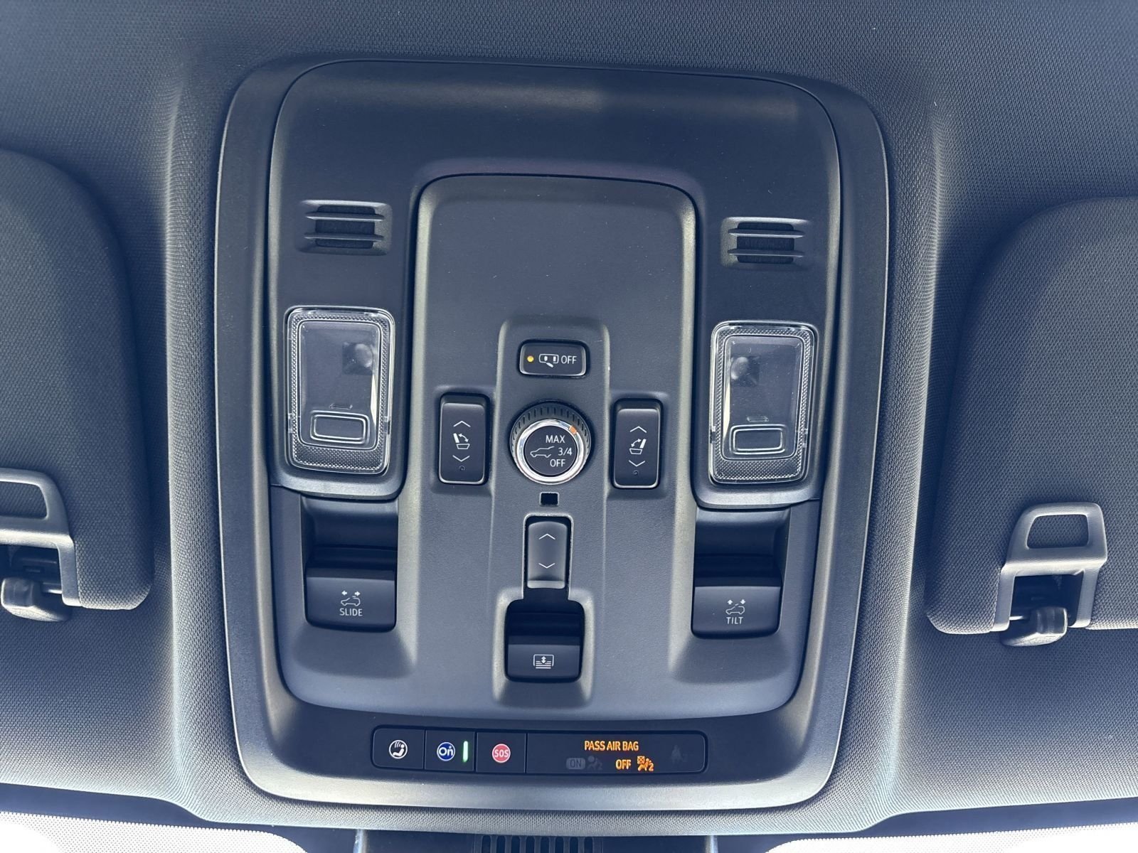 Used 2025 Onyx Black GMC 4WD 4dr Elevation image 4