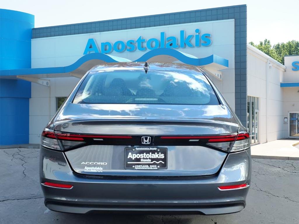 2025 Honda Accord LX photo 4