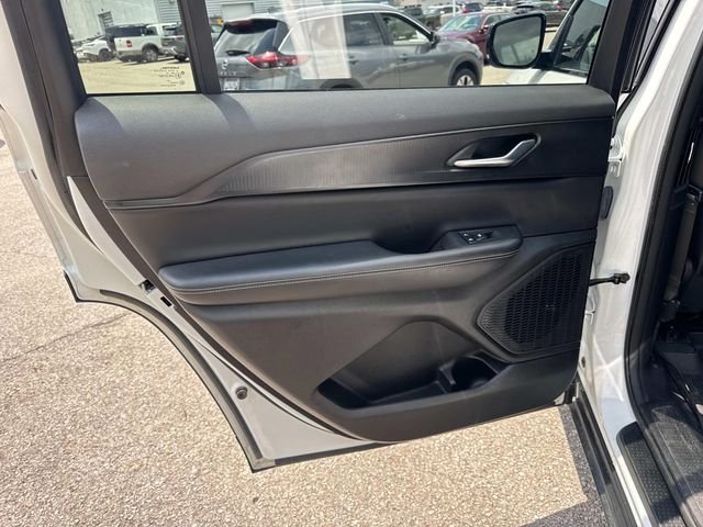 Used 2023 White Jeep Altitude image 18