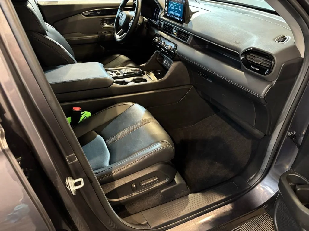 Certified Used 2025 Modern Steel Metallic Honda AWD TRG image 42