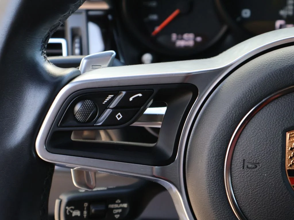 Used 2020  Porsche Base image 29