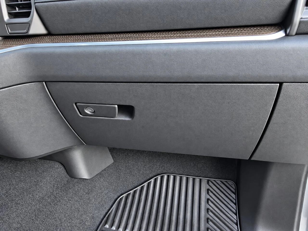 Used 2026 Sterling Gray Metallic Chevrolet LT image 37