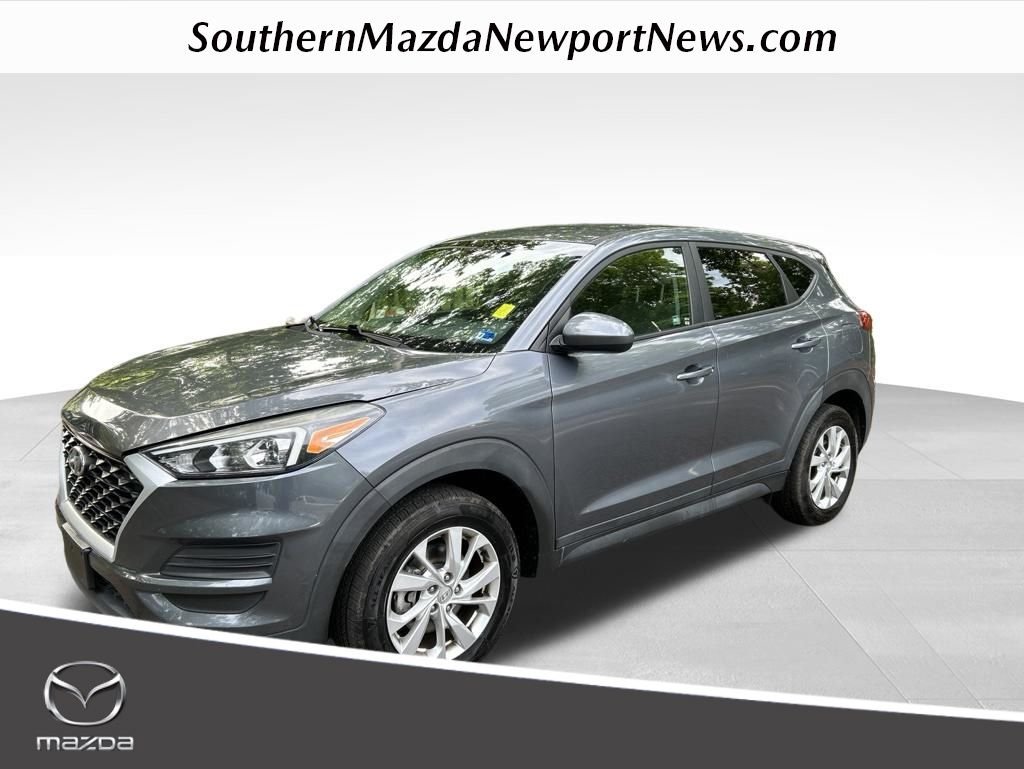 Used 2019 Gray Hyundai SE image 1