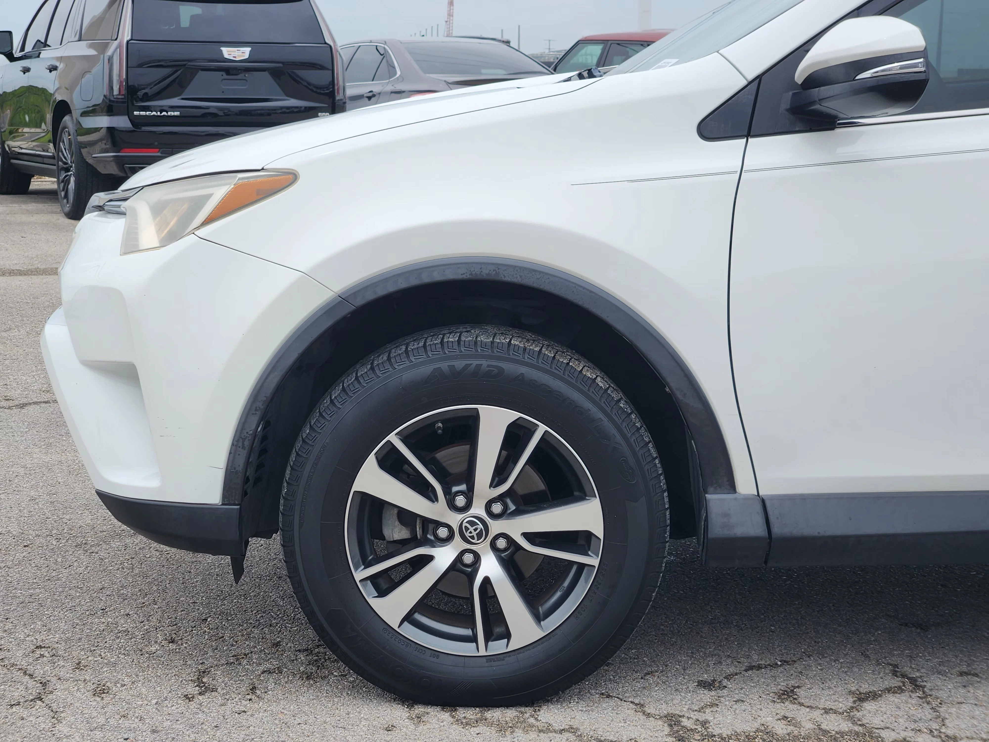 Used 2017  Toyota XLE image 9