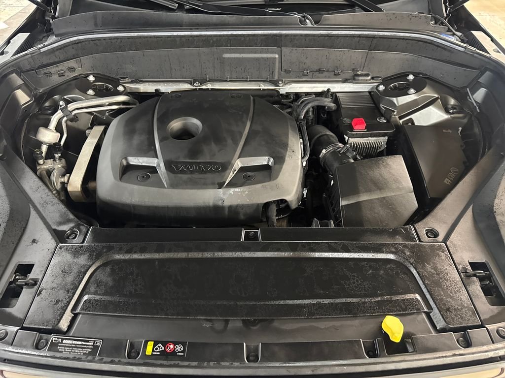 Used 2018 Green Volvo T5 Momentum image 9