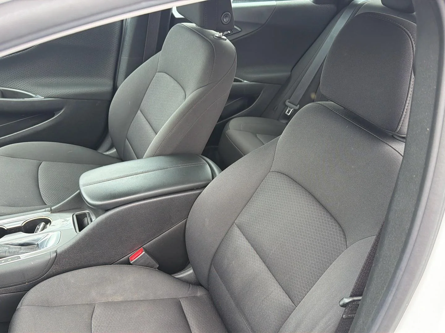 Used 2018 Summit White Chevrolet LT image 26