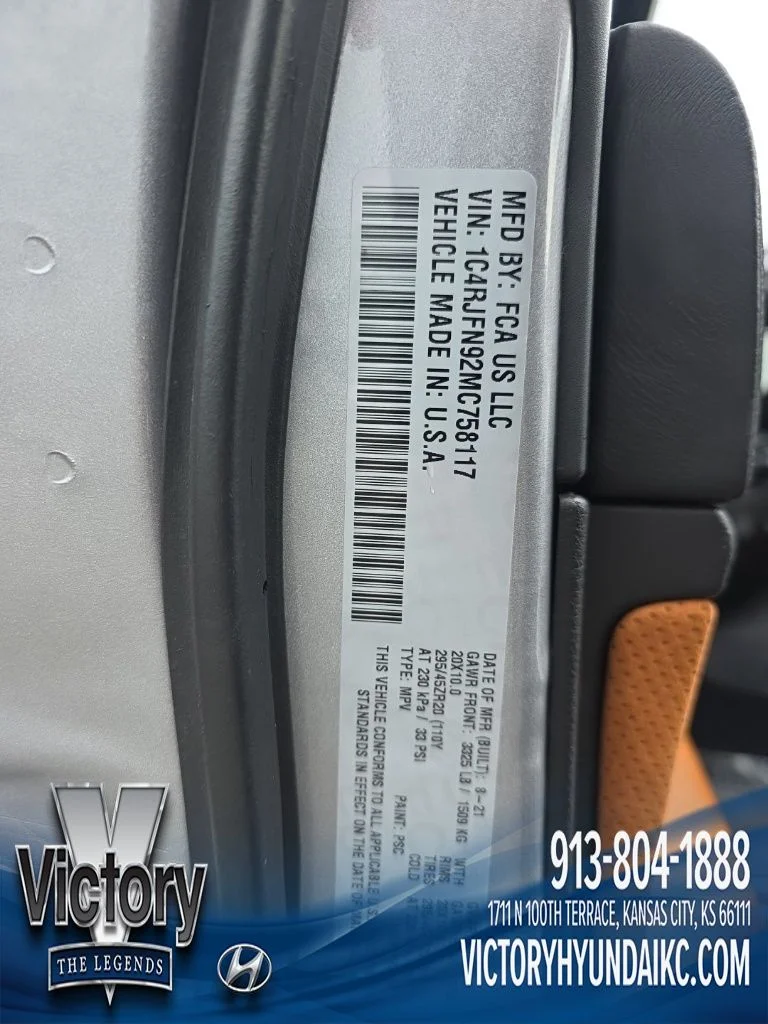Used 2021 Silver Jeep Trackhawk image 17
