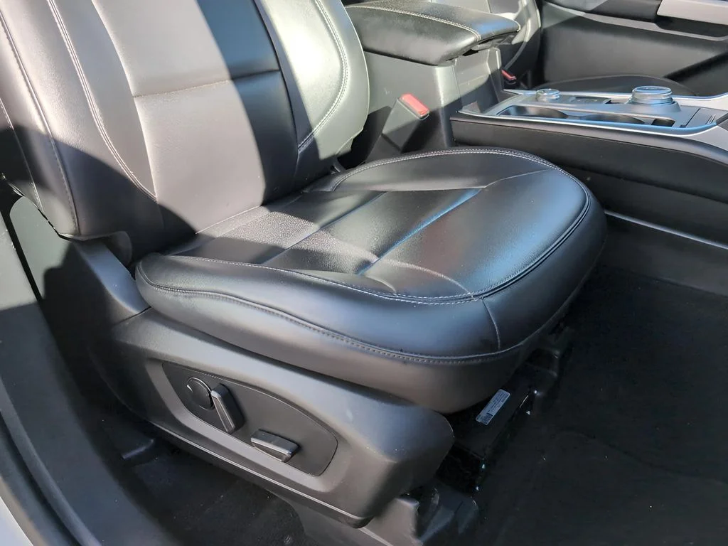 Used 2023 Oxford White Ford XLT image 35