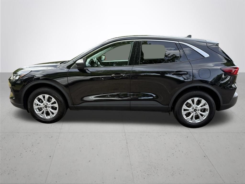 Used 2024 Black Metallic Ford Active image 9