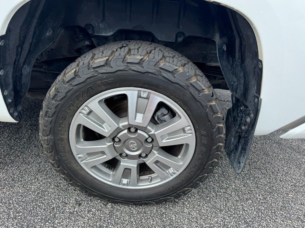 Used 2016  Toyota Platinum image 7