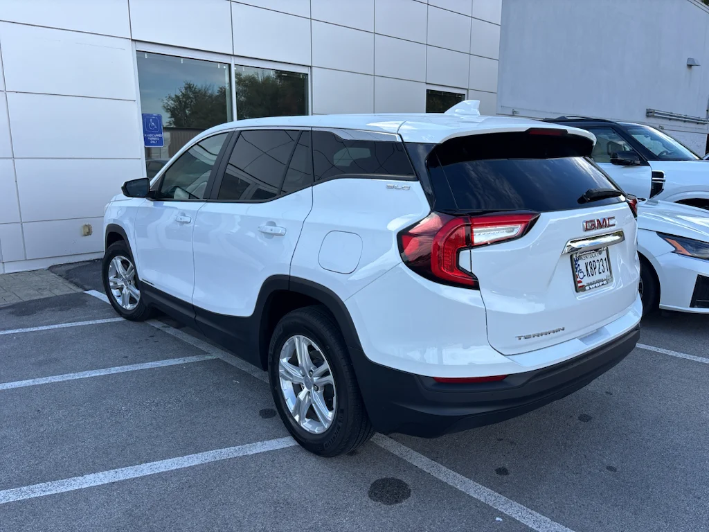 Used 2024 Summit White GMC SLE image 5