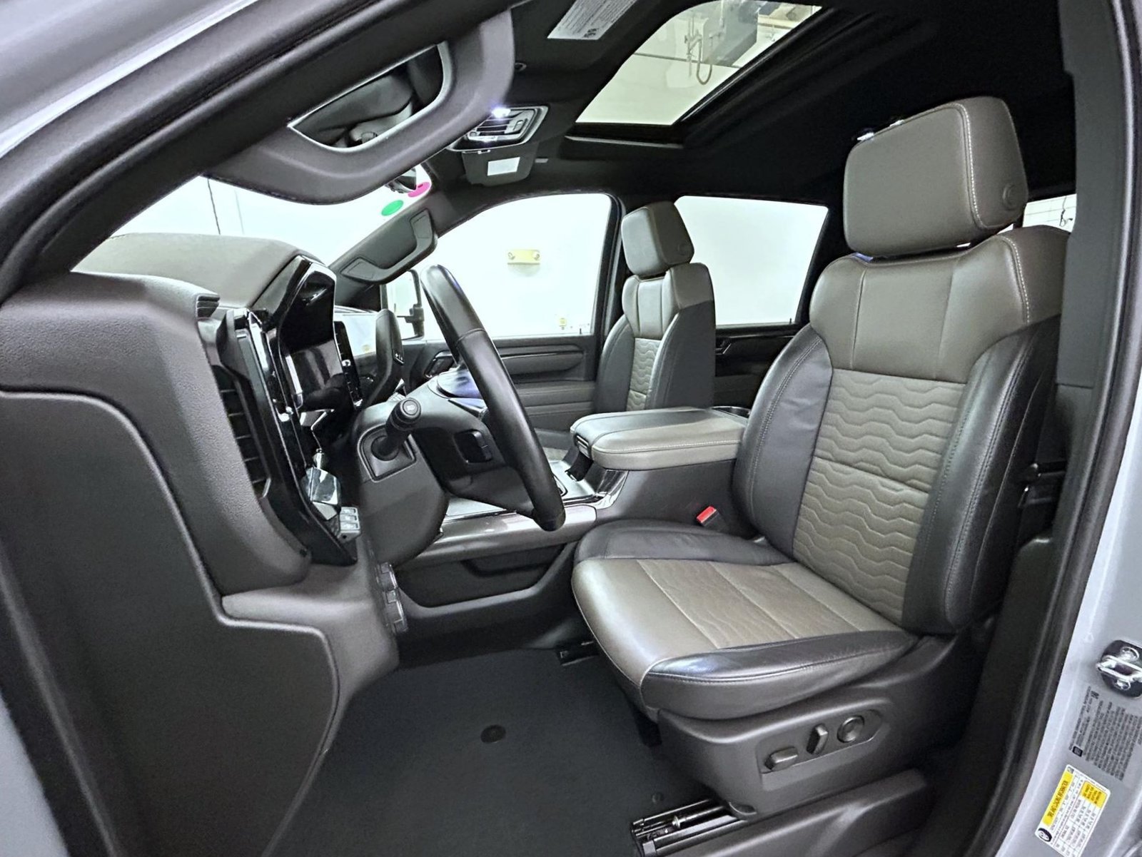 Used 2024 Gray Chevrolet ZR2 image 10