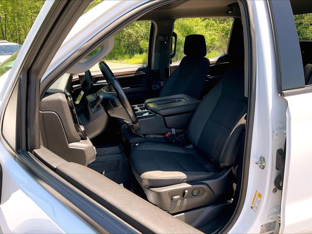 Used 2023 White GMC Elevation image 10