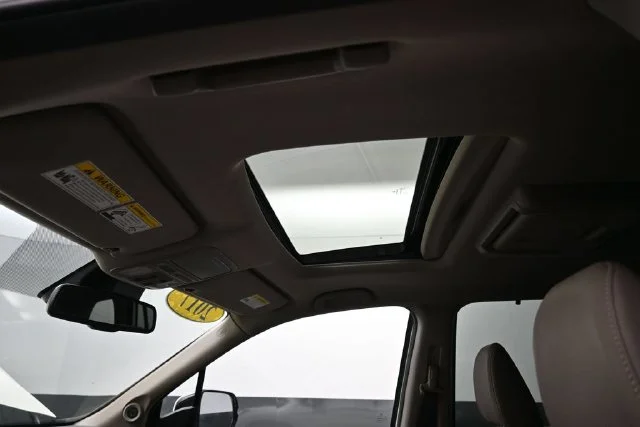 Used 2017 White Honda Touring image 31