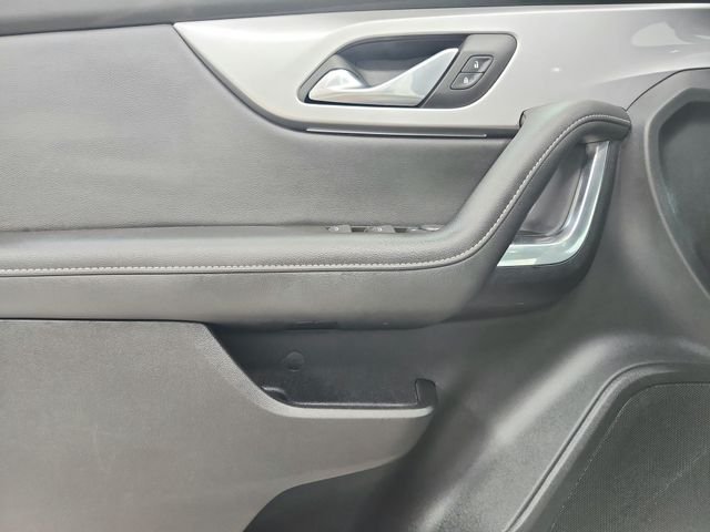 Used 2025 White Chevrolet LT image 32
