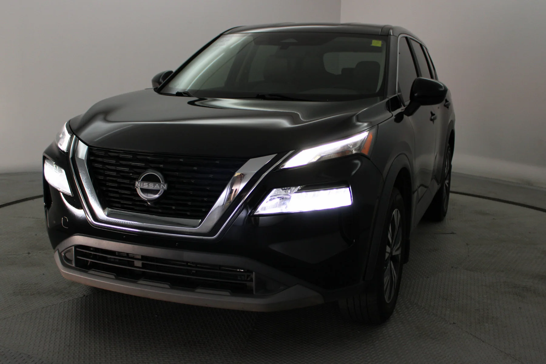 Used 2023 Super Black Nissan FWD SV image 10