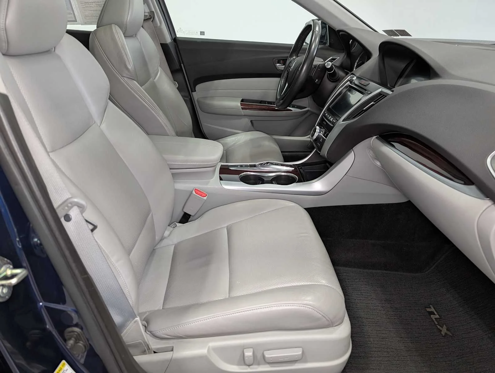 Used 2015 Fathom Blue Pearl Acura V6 Tech image 40