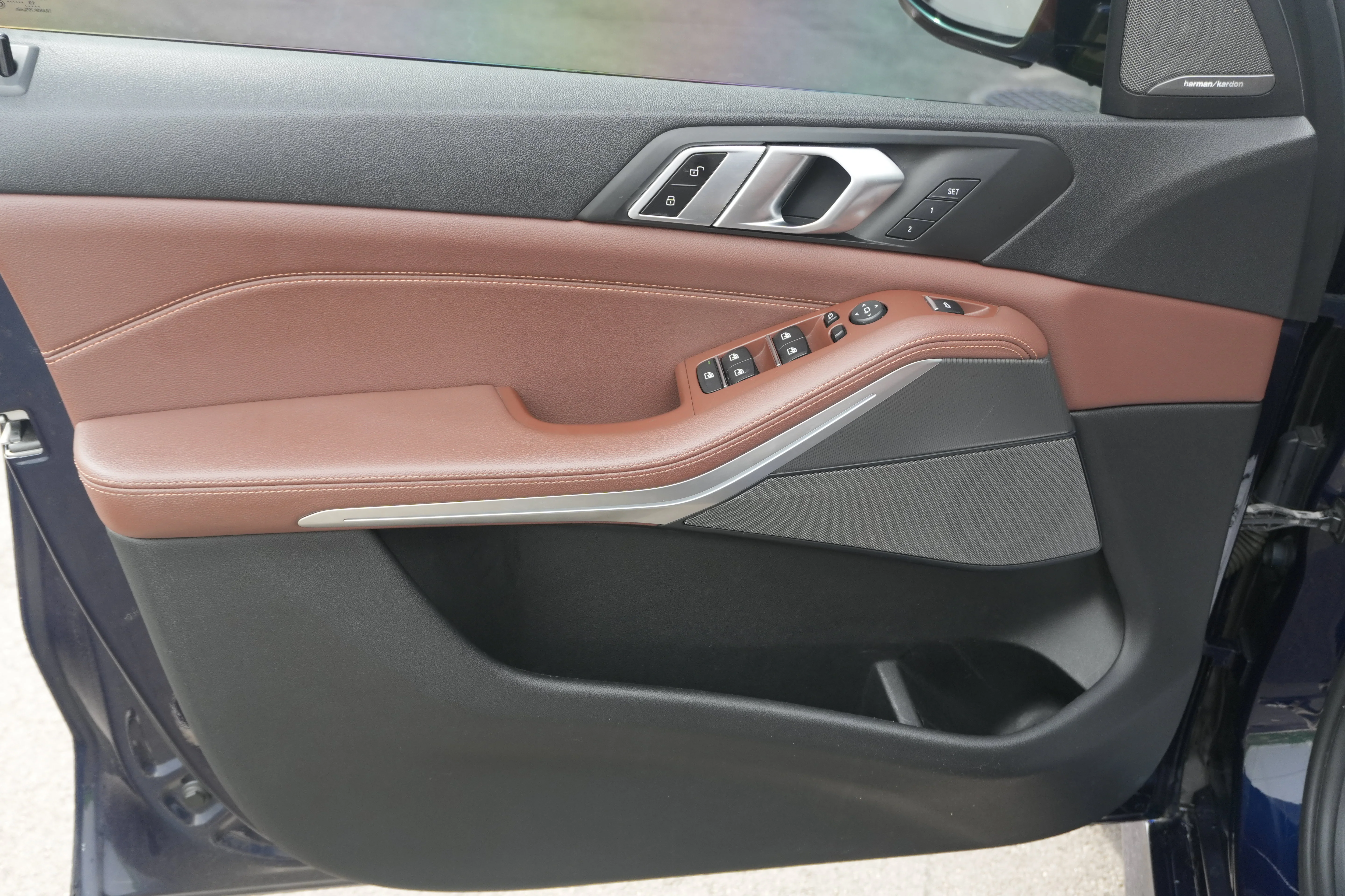 Used 2019 Tanzanite Blue II Metallic BMW xDrive40i image 15