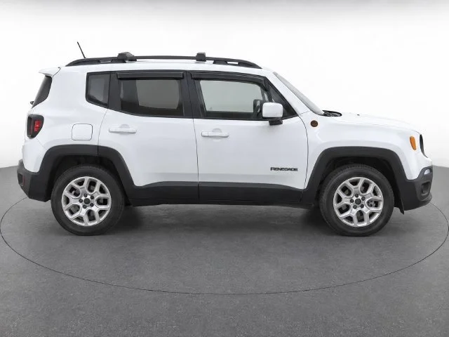 Used 2015 Alpine White Jeep Latitude image 8