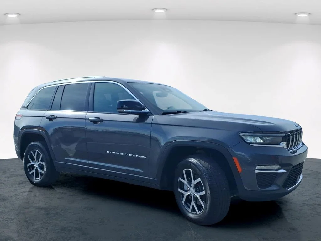 Used 2024 Gray Jeep Limited image 5