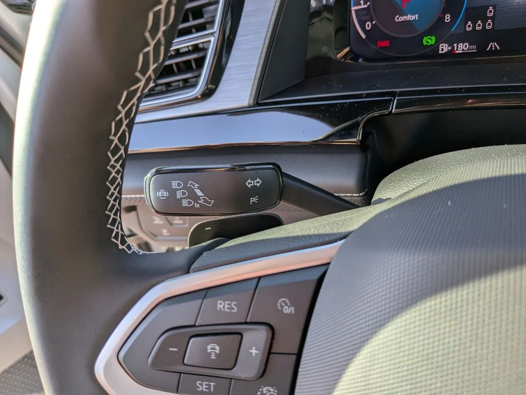 New 2026 White/off-white Volkswagen SE w/Technology image 26