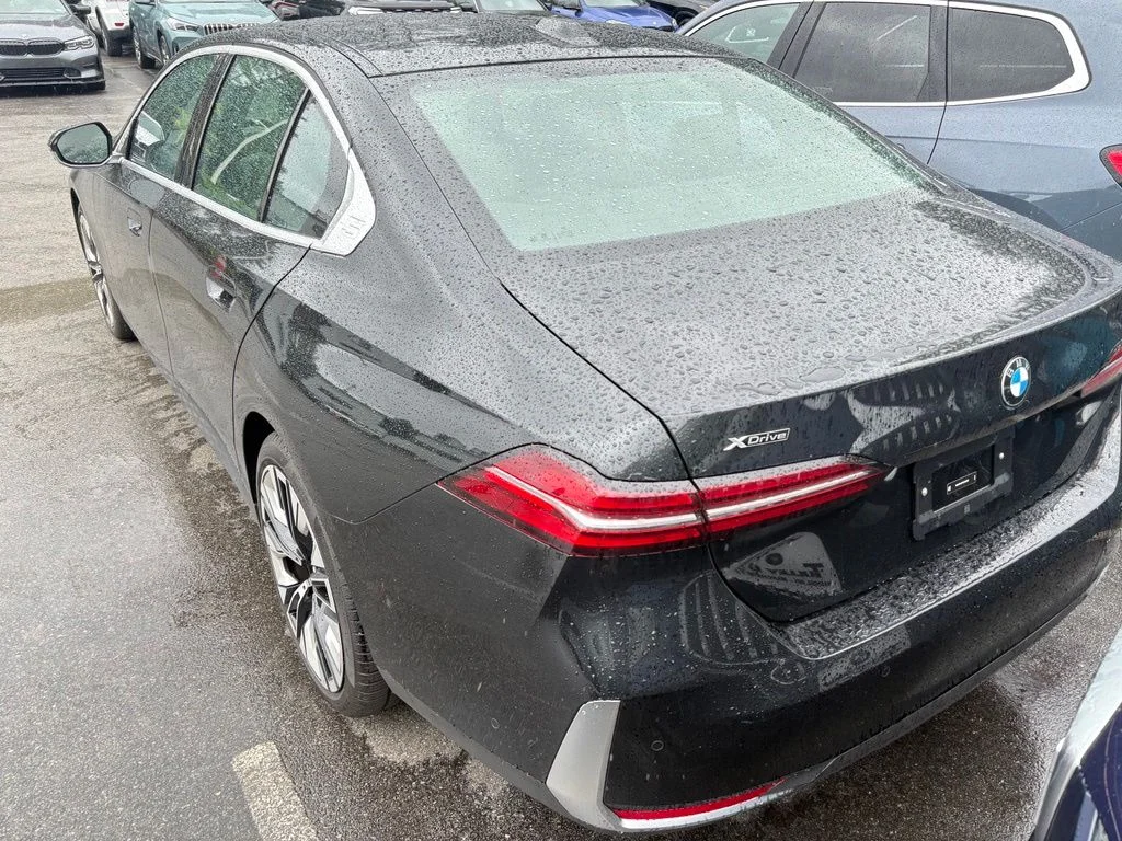 Used 2026 Black BMW 540i xDrive image 3